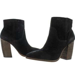 Vince Camuto BNIB Black "Cava" bootie ankle sz 10M perforated